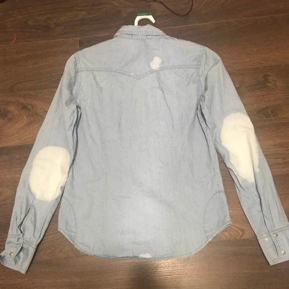 100% Cotton Button up. Woman's size: Small. - Picture 2 of 2